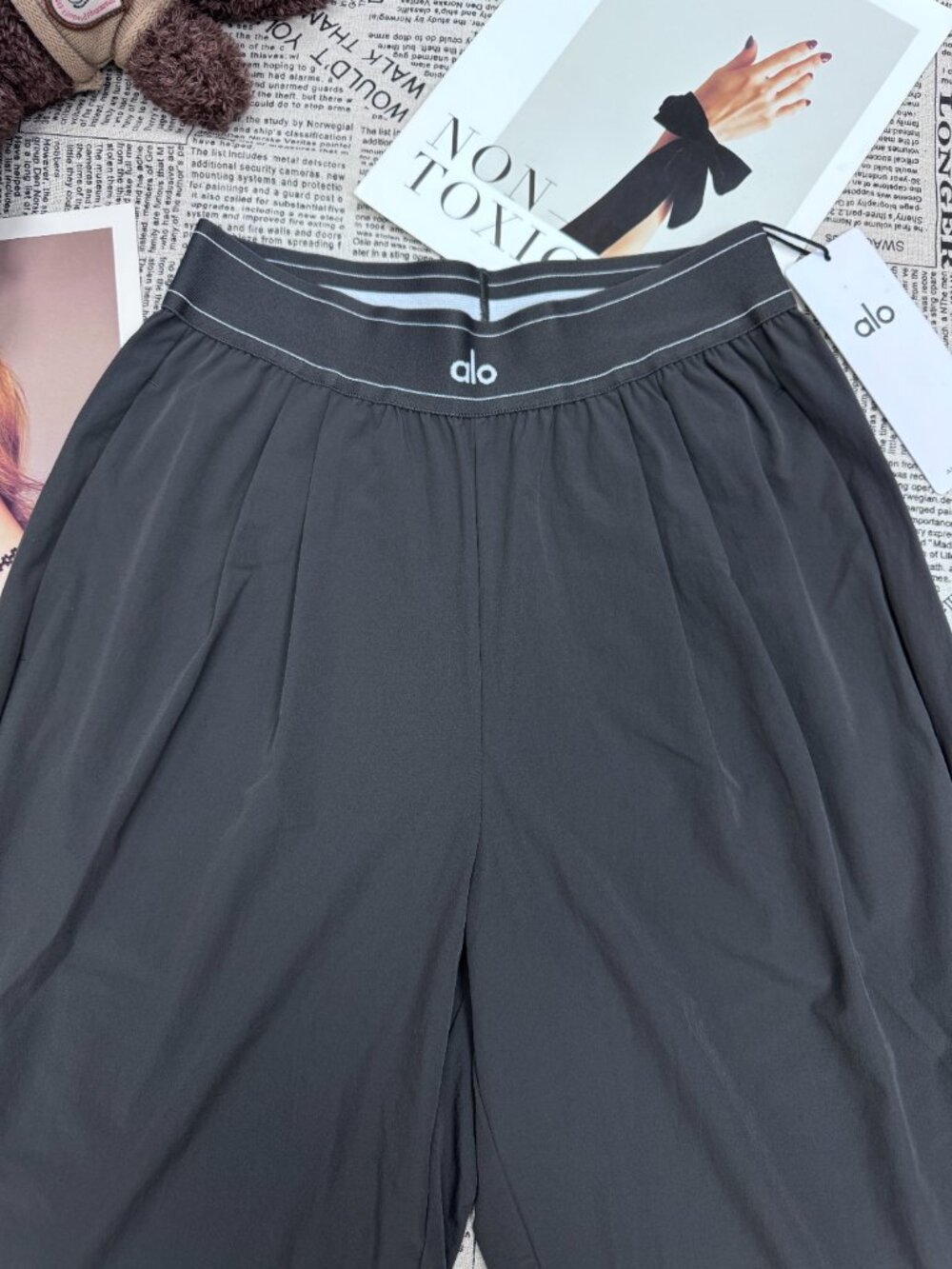 NWT  👖 Alo Yoga Suit Up Pants Anthracite Grey Wide Leg Pants 💕 30” Inseam - Picture 3 of 9